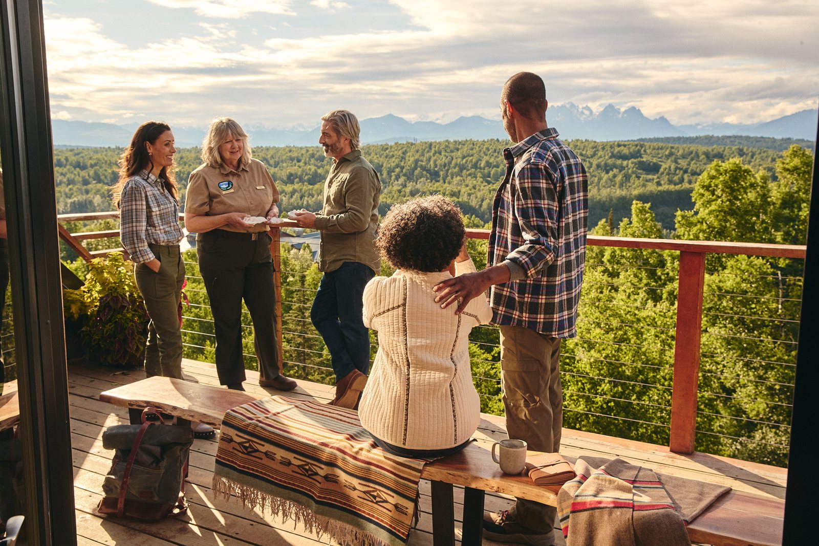 Alaska 2024 land-tour photography: Treehouse with a ranger
